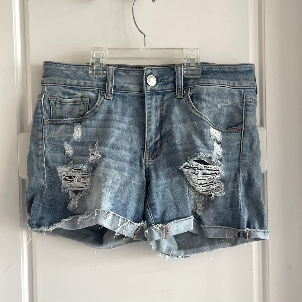 American Eagle: Distressed Jean Shorts